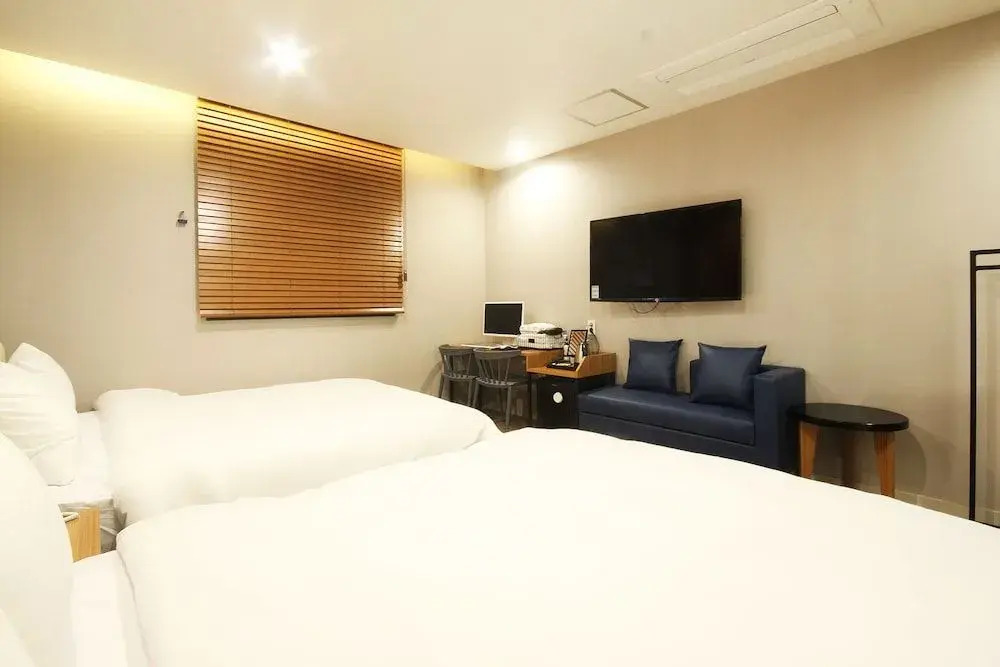 Changwon Myeongseo-Dong No. 25 Hotel Convention Branch
