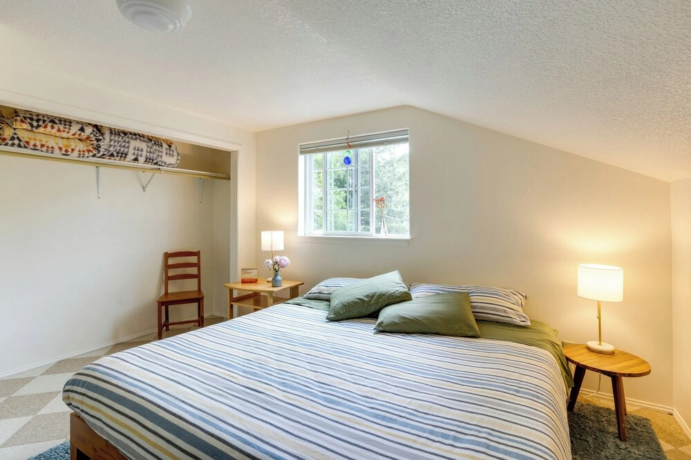 Charming Rockaway Beach House, Walk to Ocean