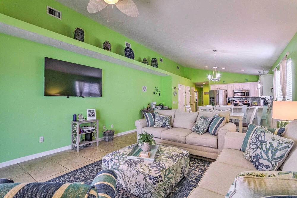 PCB Retreat w/ Patio & Grill < 1 Mi to Beach!