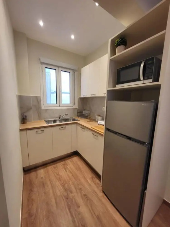 2 bd Renovated Flat at Acropolis