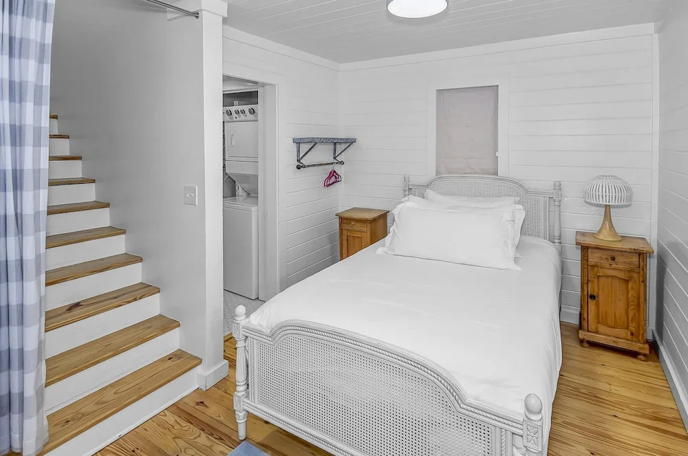 Seaside Cottage "sea Shack" Adorable Tupelo Street, Sleeps 4 1 Bedroom Home by RedAwning