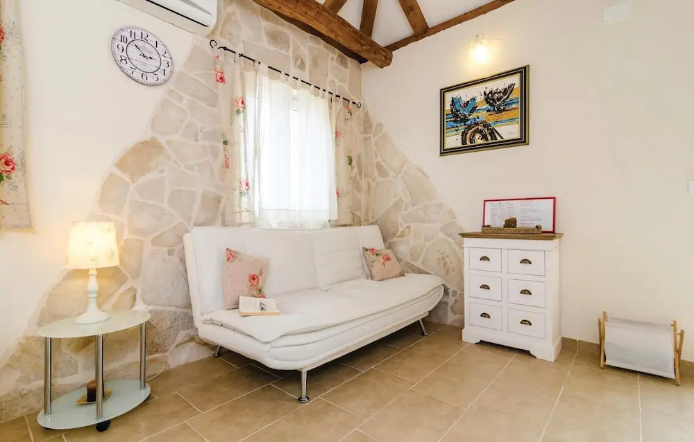 Awesome Home in Cilipi With Outdoor Swimming Pool, Wifi and 4 Bedrooms