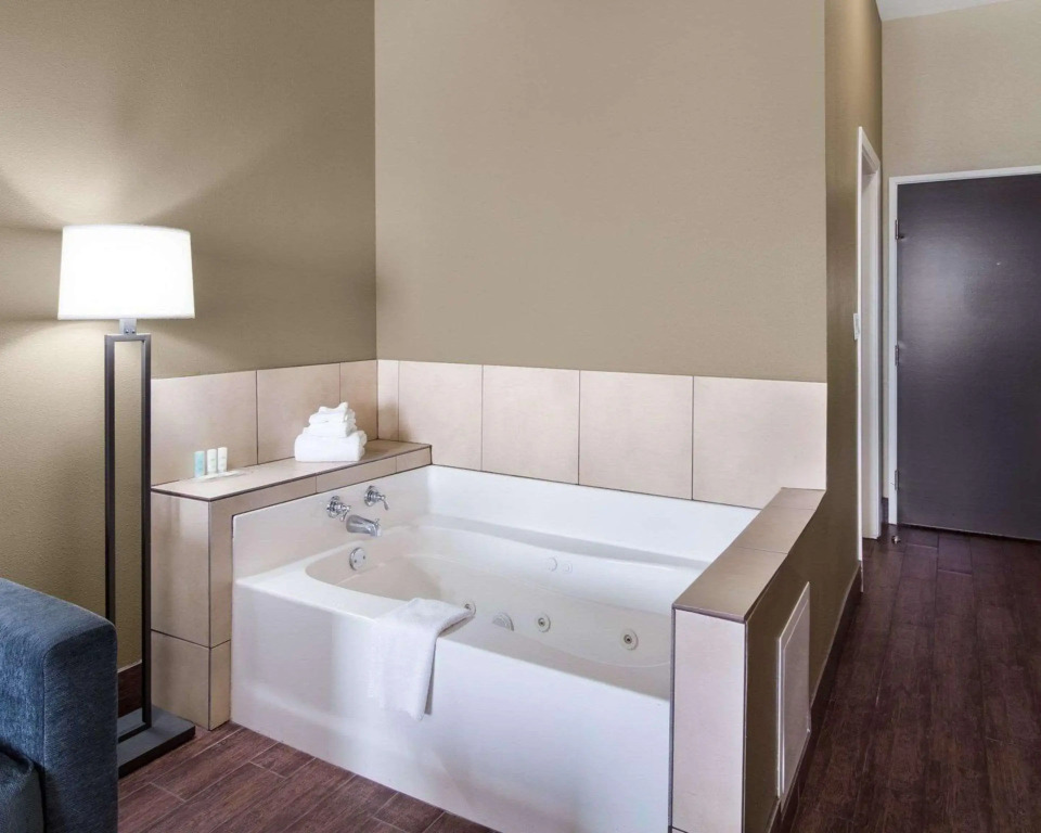 Comfort Suites Odessa near University