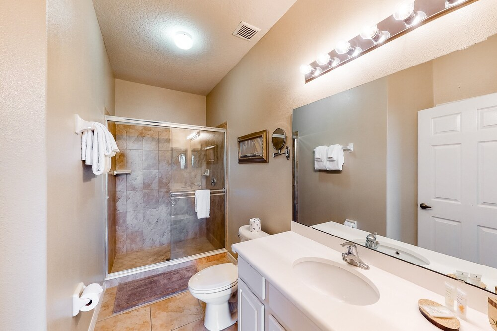 Family Home W/shared Pool,wifi,ac,lake Views - Close to Walt Disney World Resort