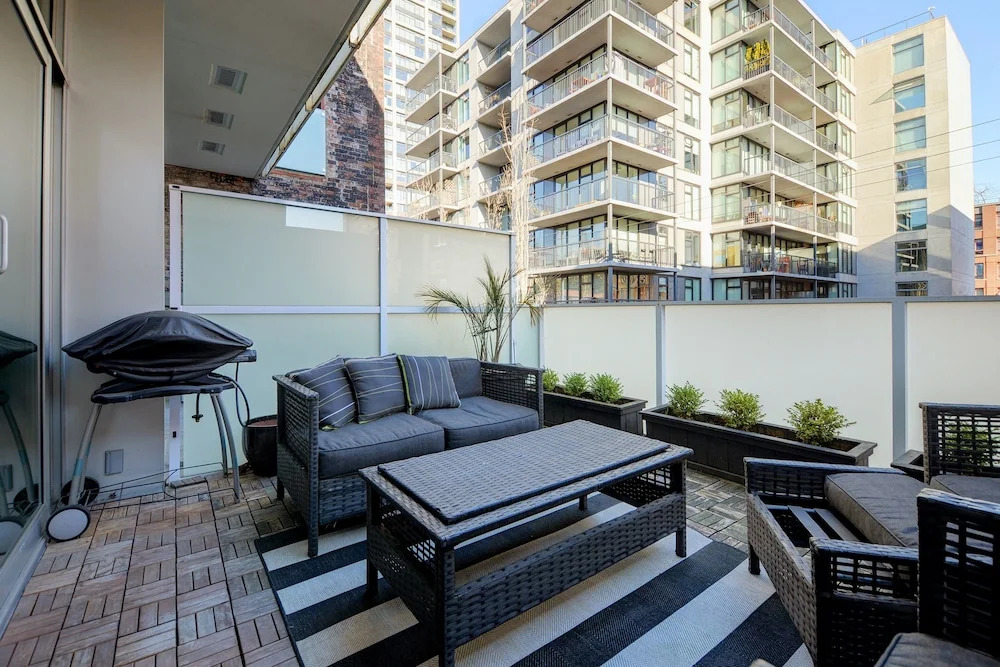 Noel Suites-Gastown