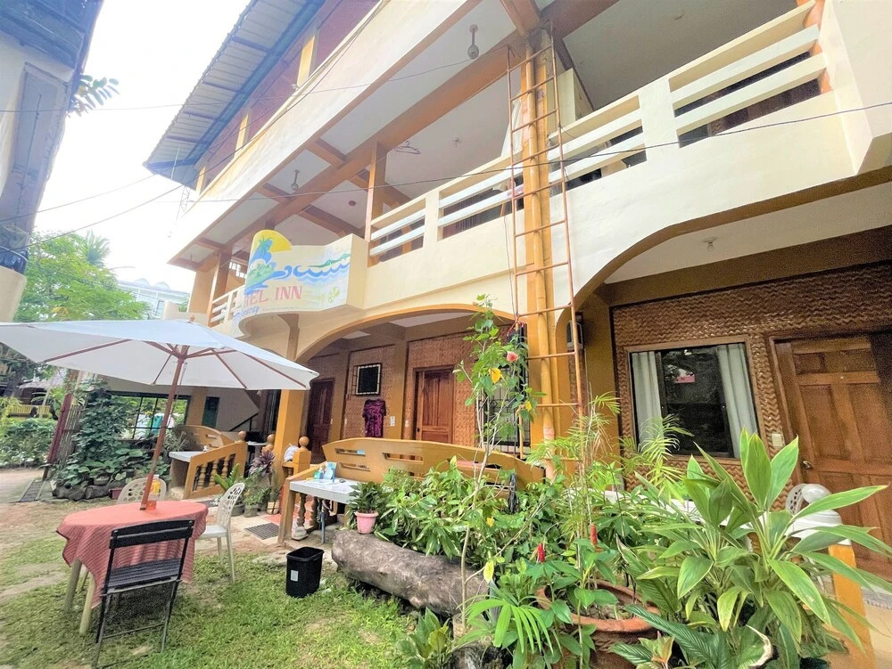 OYO 876 Escurel Inn Boracay