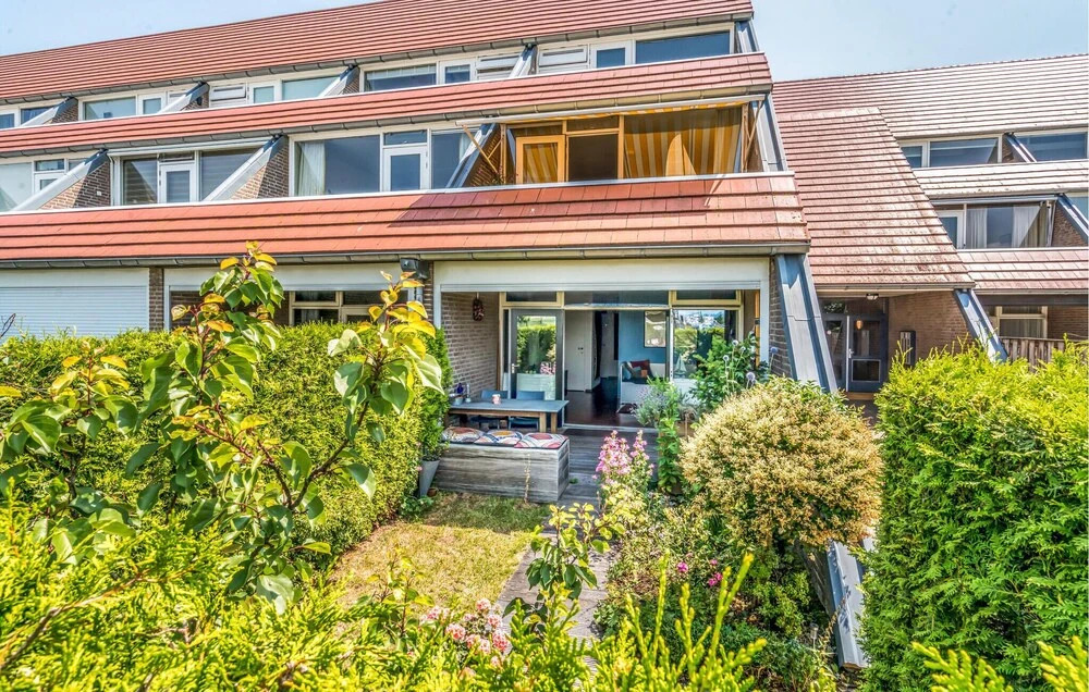 Cozy Home In Bruinisse With Wifi