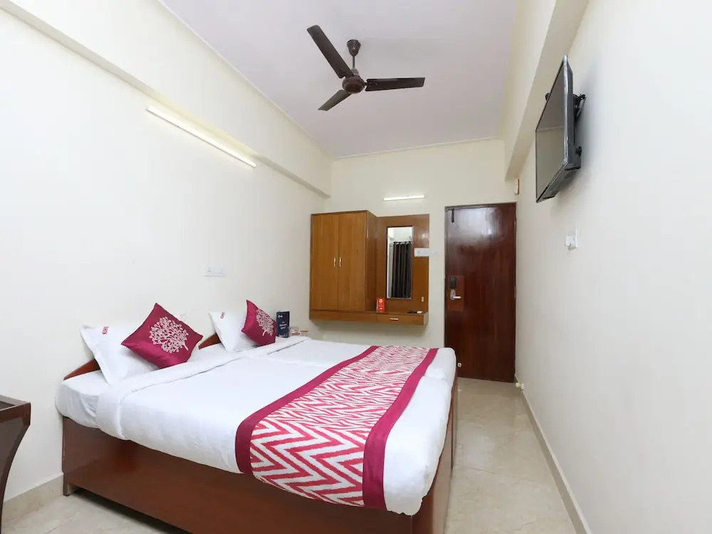 OYO 11433 Kishore Inn