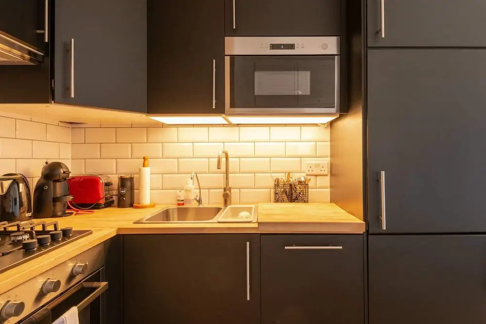 1BR Flat Ideally Located In Zone 2, Fits 3