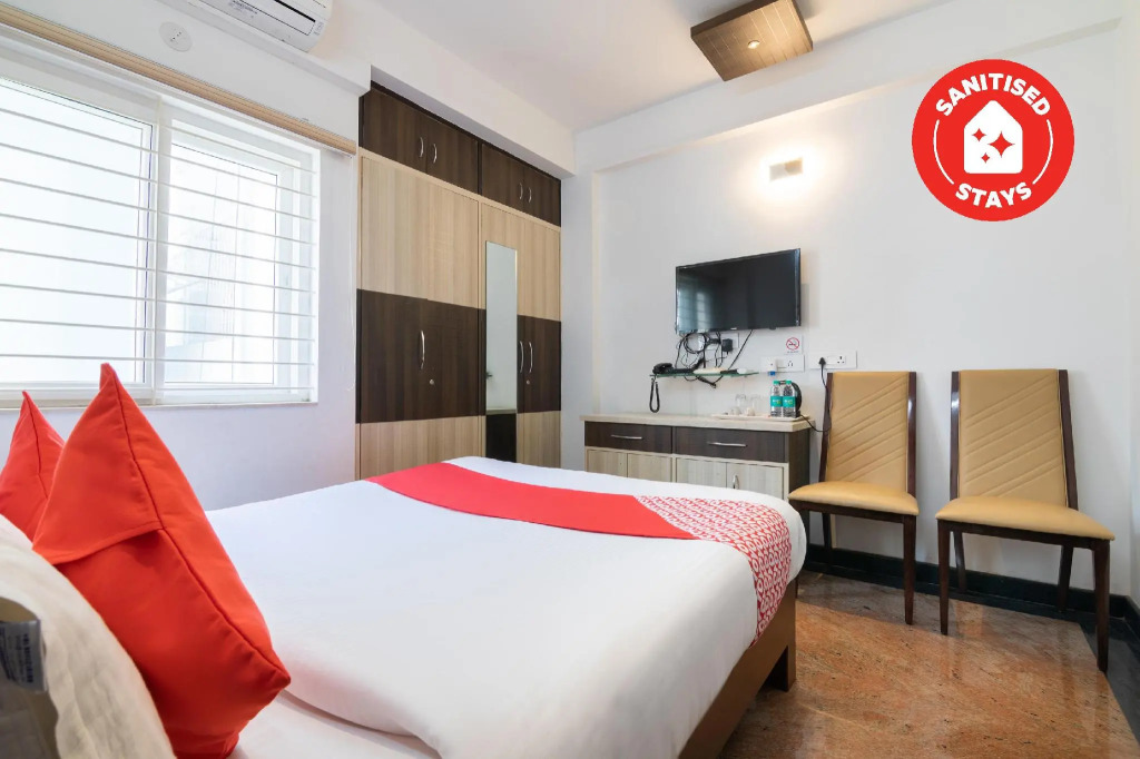 OYO 4428 Crystal Suites