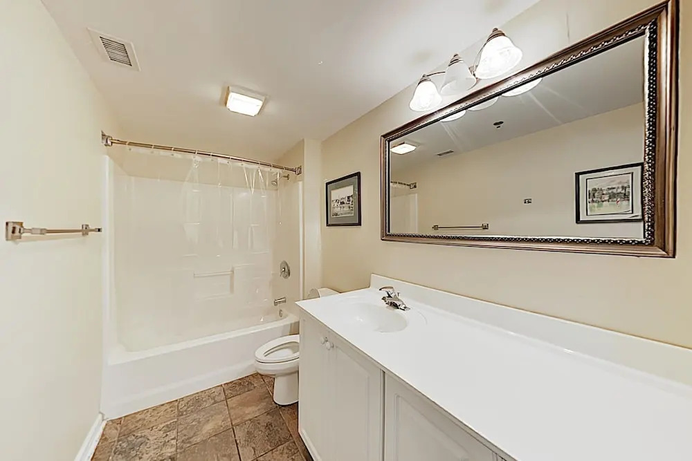New Listing! 9th-floor River-view W/ Balcony 1 Bedroom Condo