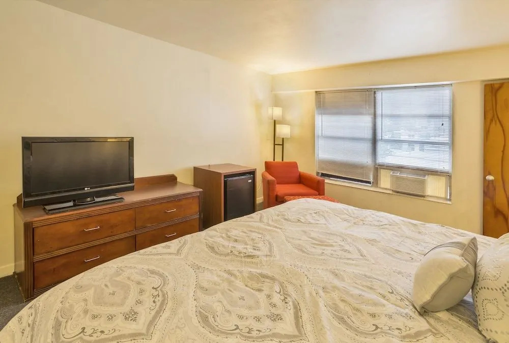 Palm Grove Inn