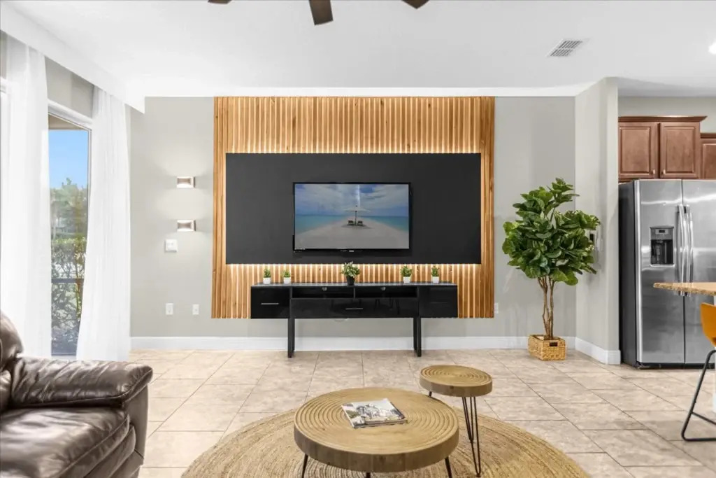 6 Bedrooms 5 Bathrooms Solterra 4193 Od