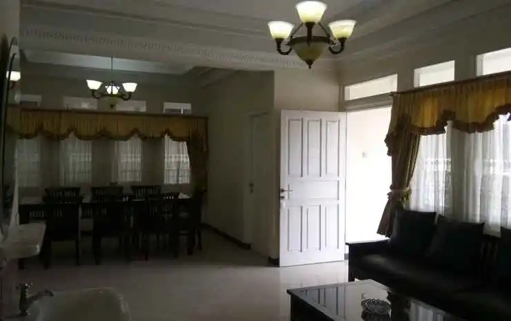 展玉德格拉比卢会议型酒店(Cianjur Delaga Biru Convention Hotel)