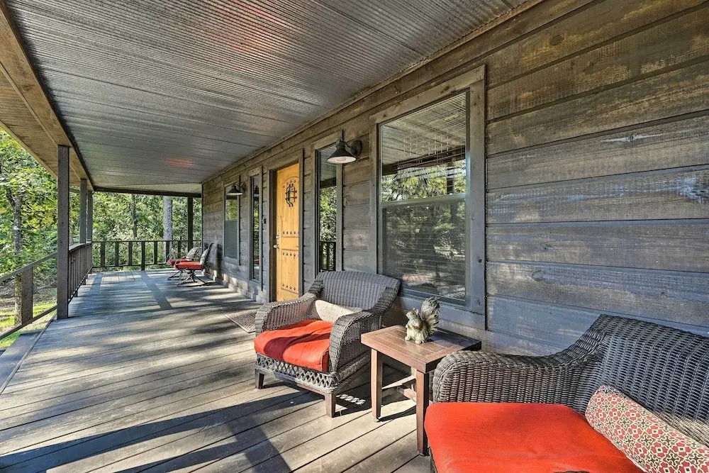 Luxe Broken Bow Cabin w/ Tesla Charging Station