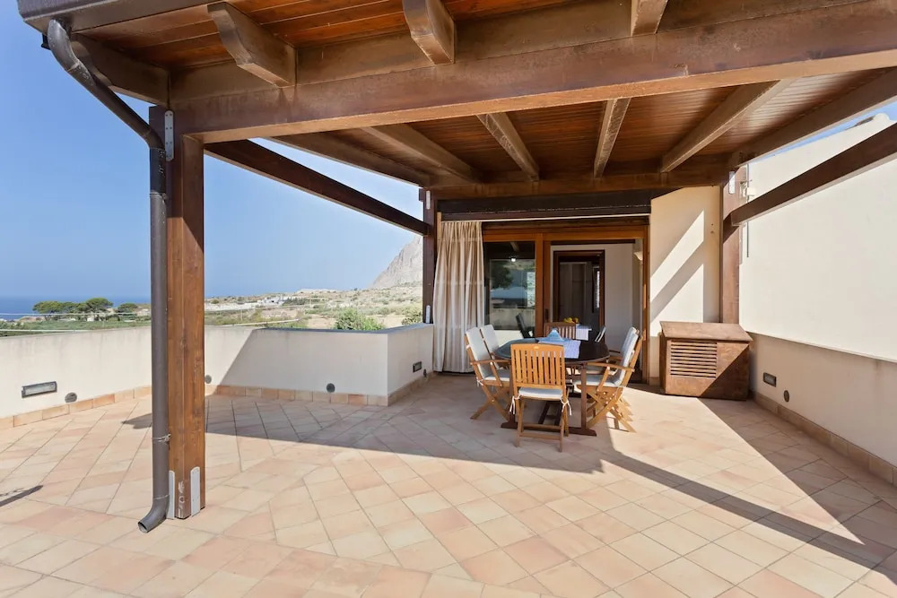 Apartment With Panoramic Terrace, Stunning Seaview!