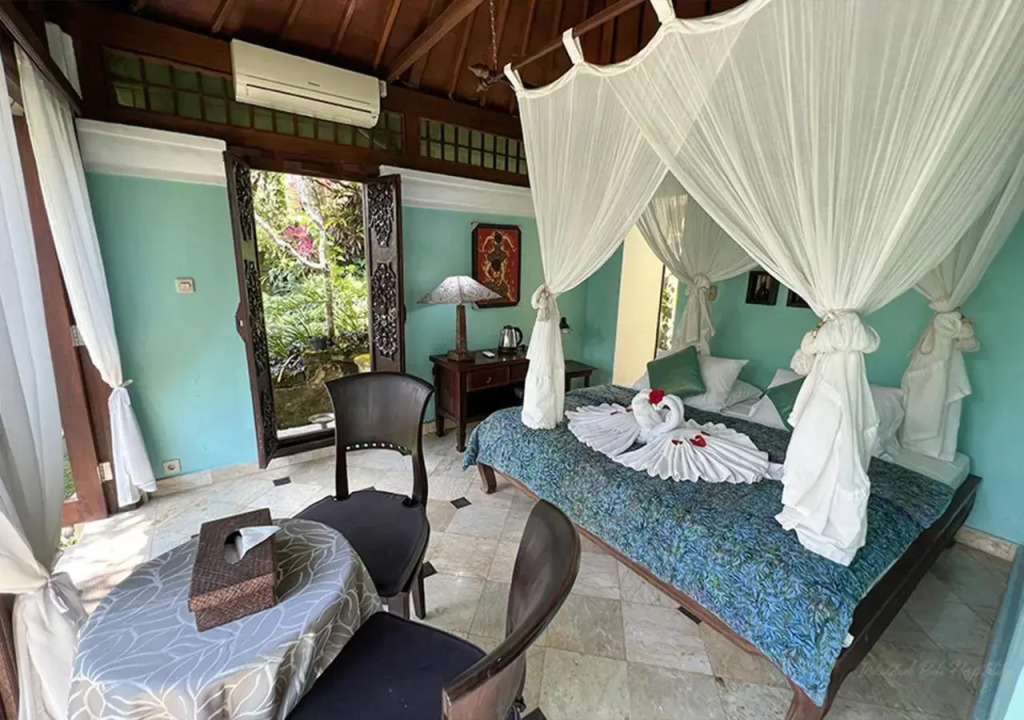 The Mahogany Villa