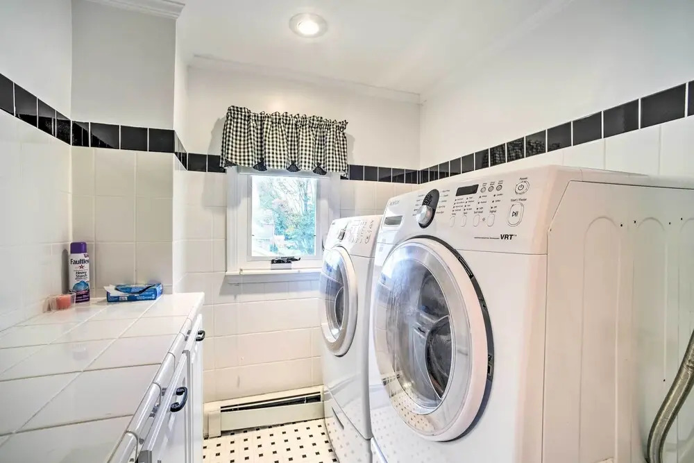 Pet-friendly Latham Retreat ~ 7 Mi to Albany!