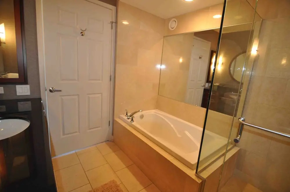 Chicago Downtown Condo - Michigan Ave Suite ID 14-15