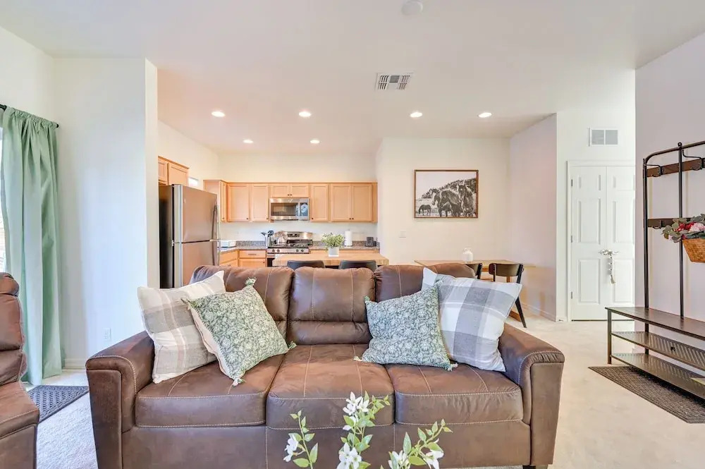 2 Mi to Dtwn Flagstaff: Home w/ Balcony!