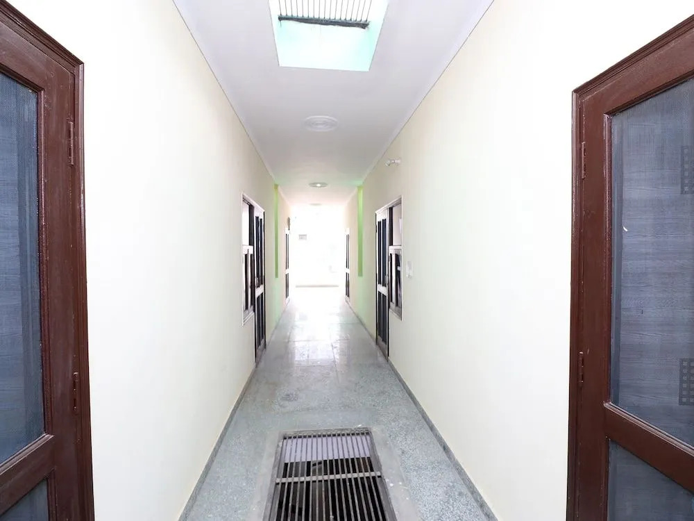 OYO 22917 Cgr Residency