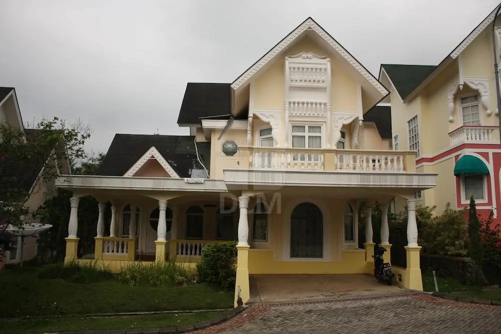 Villa Kota Bunga Azalea