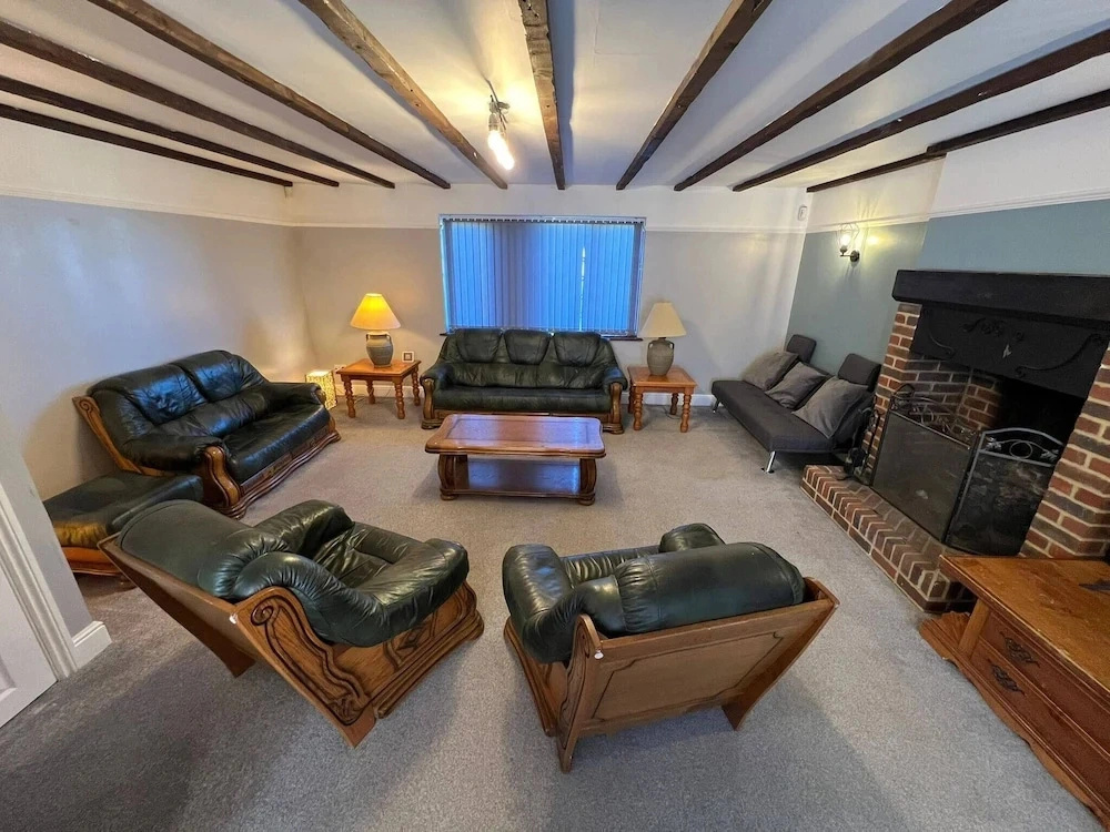 A Village Tranquil Modern Tudor House sea Views