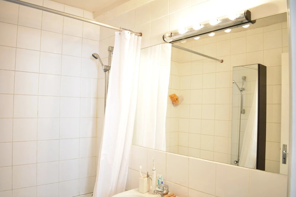 1 Bedroom Apartment In Central Paris