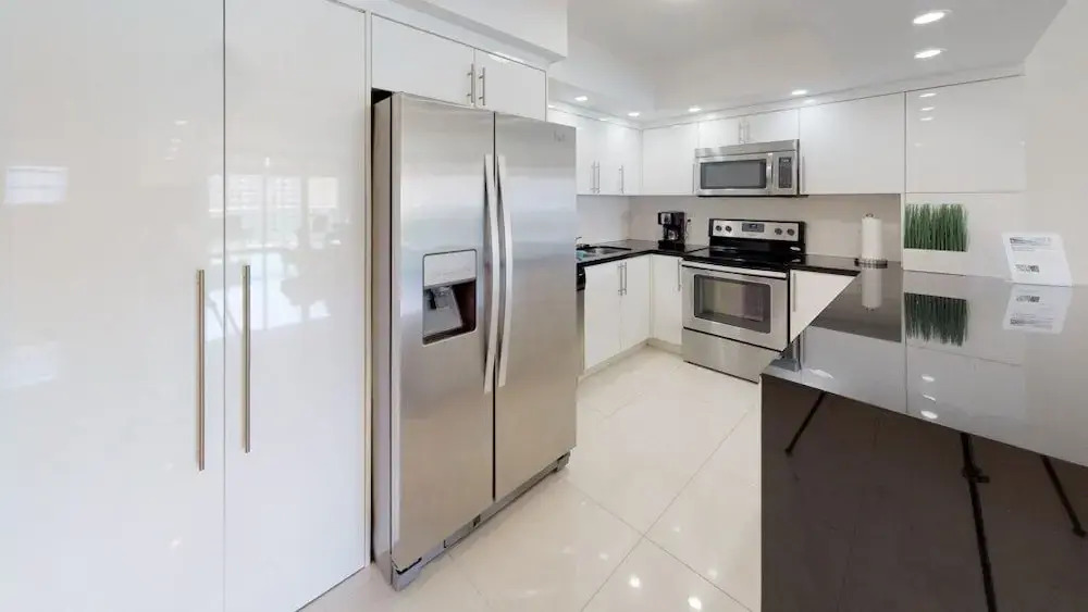Premium 1 Bedroom +den Ocean View Or925