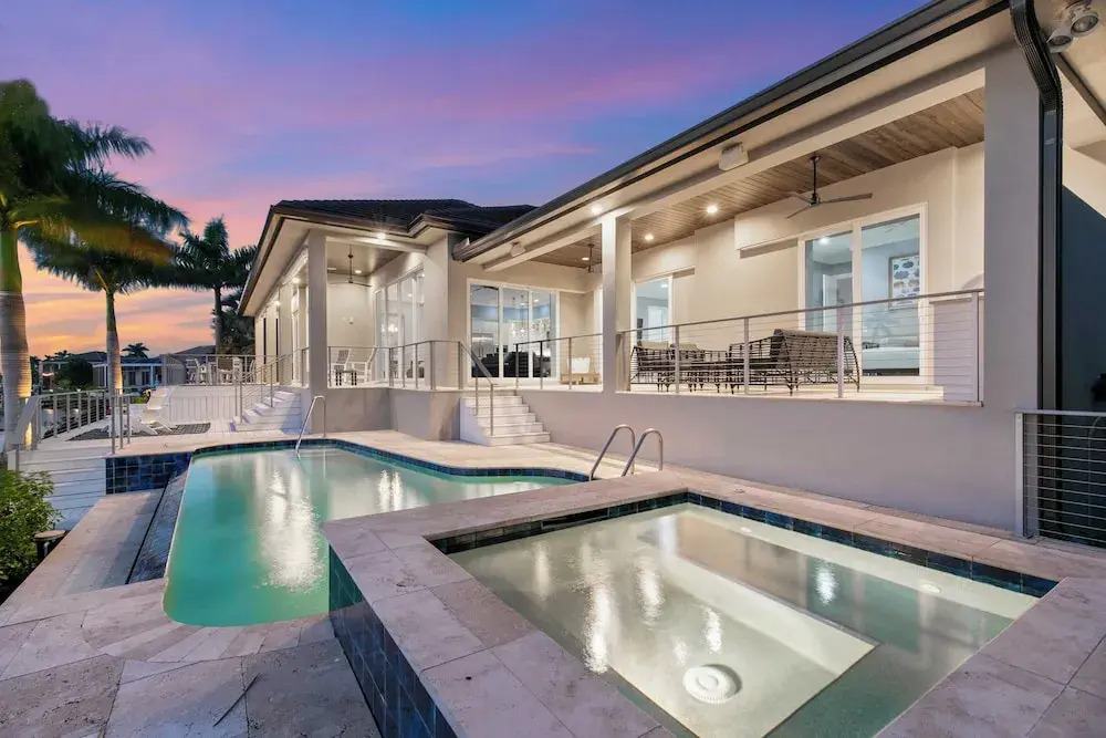 Marco Polo by Avantstay Waterfront 5bdr, Pool, Spa, Fire Pit, Walk to Beach