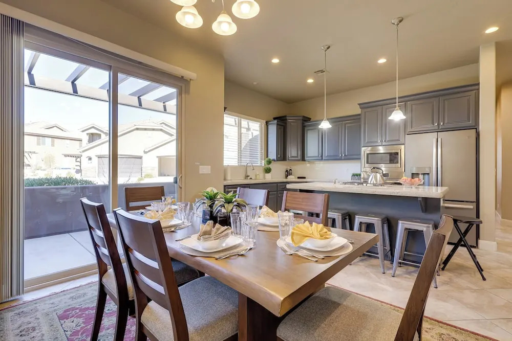 Sleek Home: Patio, Gas Grill & Access to Pool