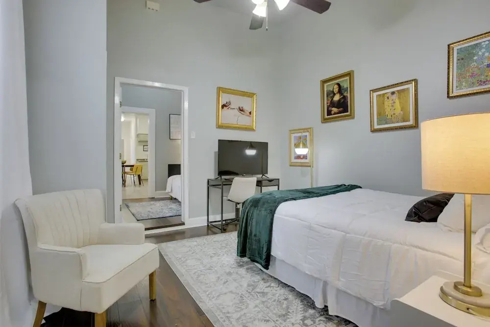 Nola Gem: 3 Mi to French Quarter