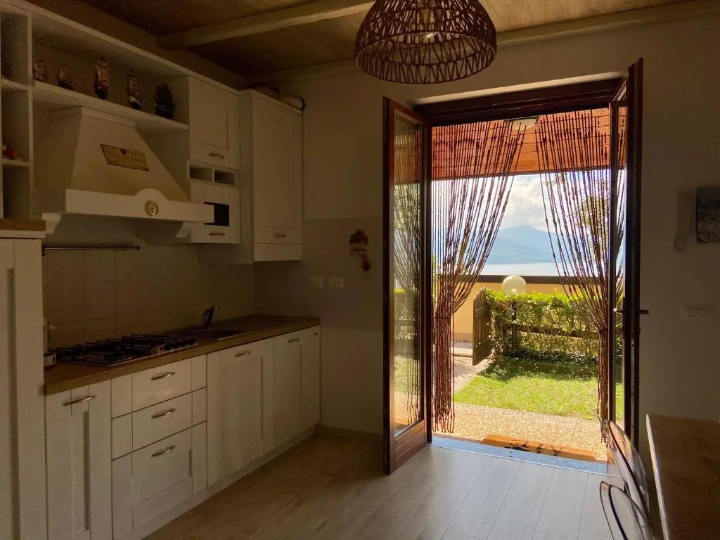 Appartamento con vista sul lago di Iseo e piscina