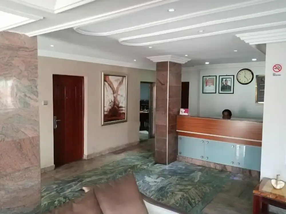 Le Ville Hotel and Suites