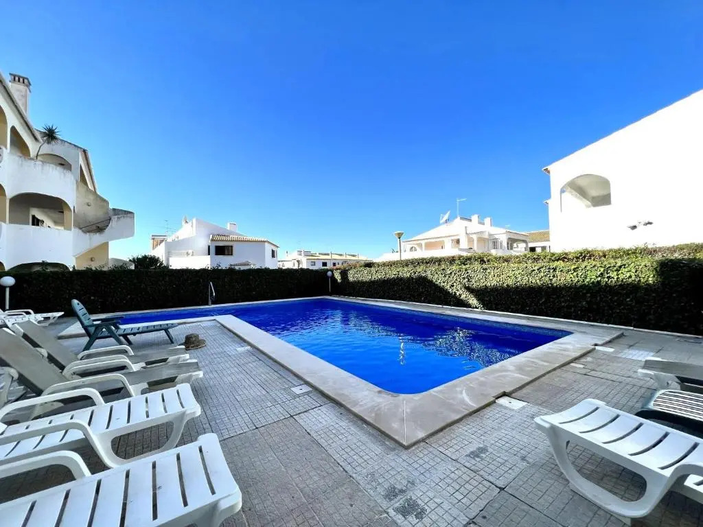 Quarteira Classic With Pool by Homing