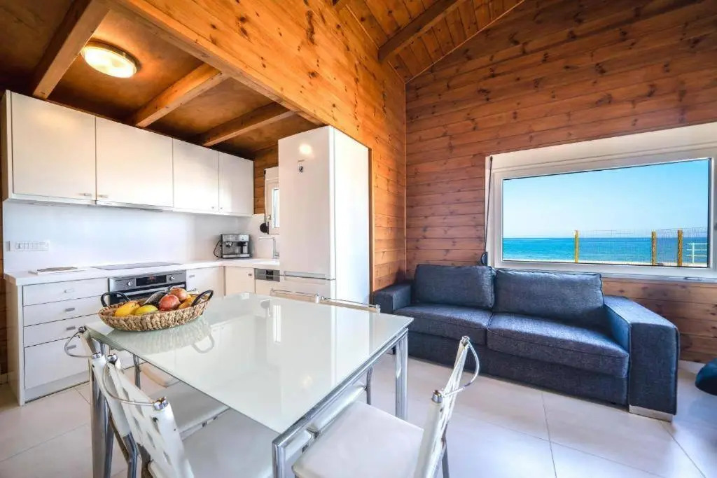 Terra Zeus - Wooden House Beachfront