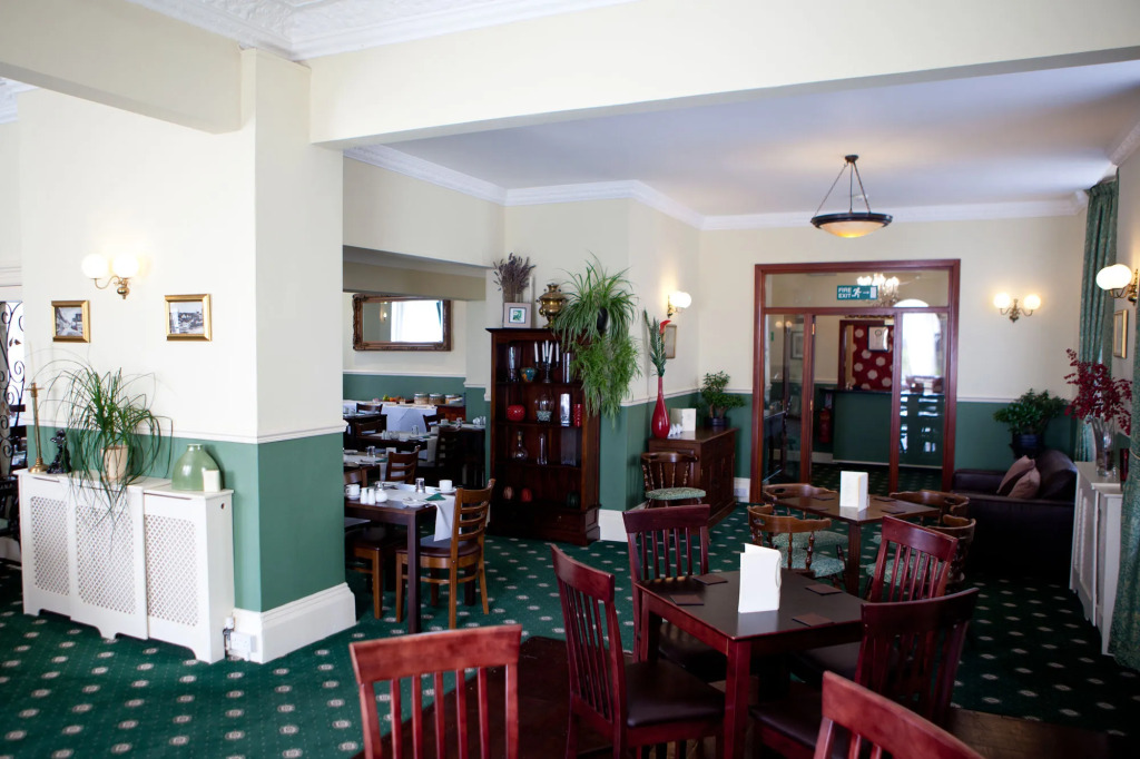 Riviera Lodge Hotel
