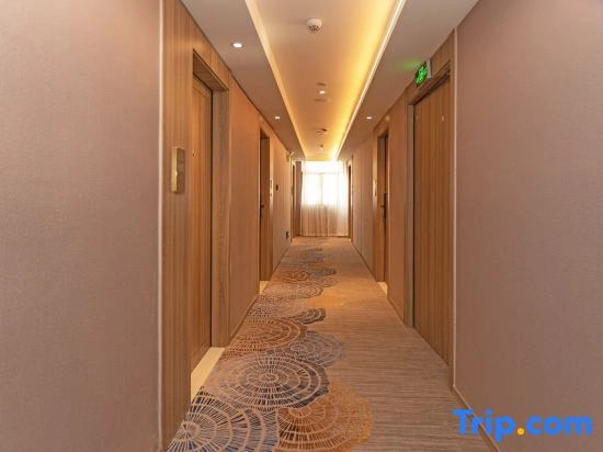 Xiangxiang Victoria Hotel (Xianghong Railway Station Store)