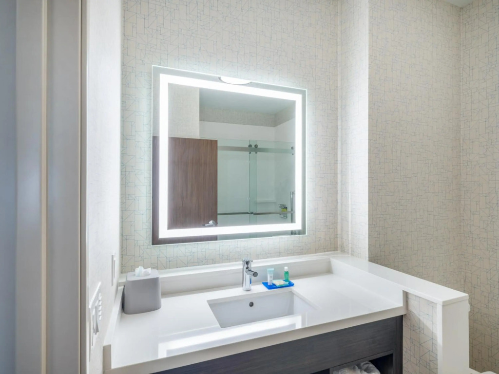 Holiday Inn Express & Suites - Watertown by IHG