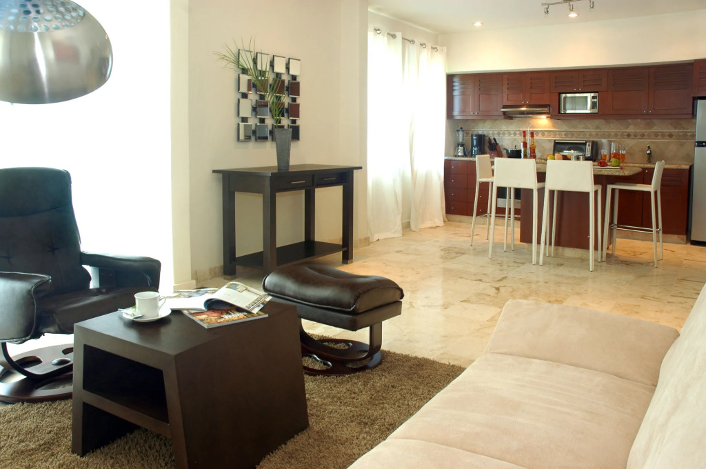 Maya Villa Condo Hotel and Beachclub