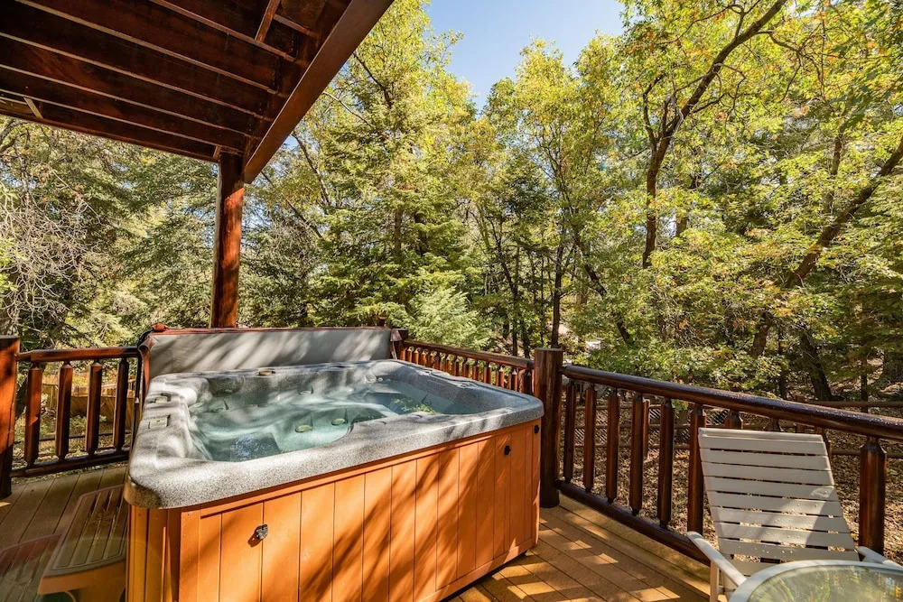 Bearfoot Bungalow - Premium And Spacious Home Close To The National Forest And The Village. 4 Bedroom Home