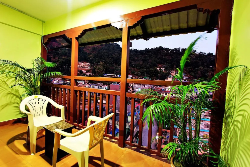 OYO 163 Hotel Arhant Inn