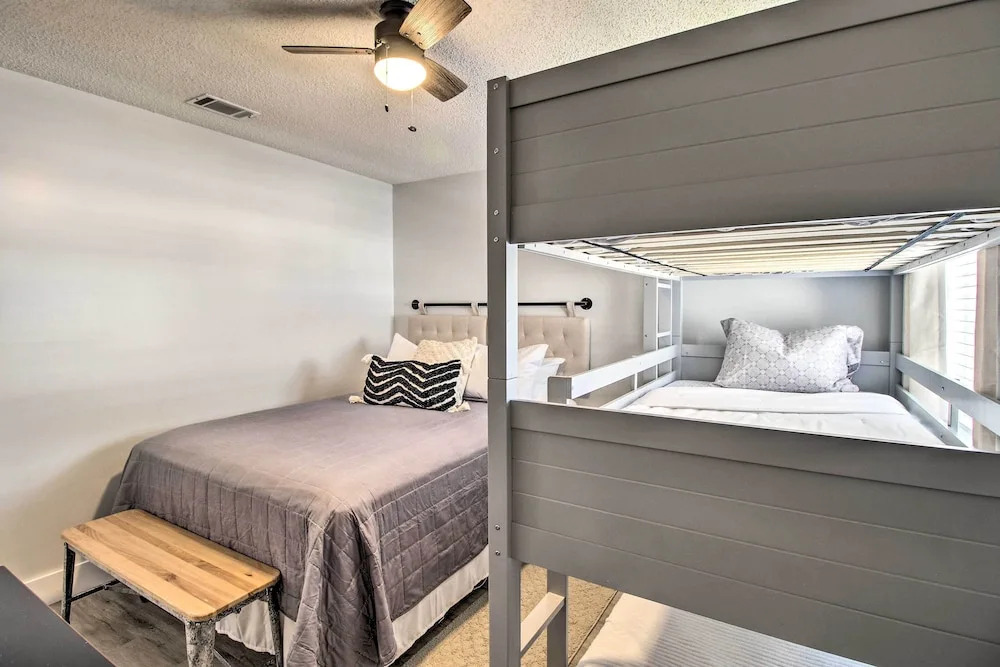 Hinesville Condo: Grill, 4 Mi to Fort Stewart