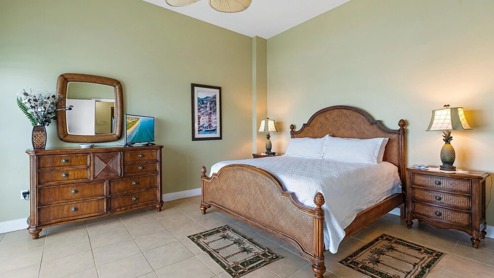 Crescent Siesta Key Charmer 3 Bedroom Condo by RedAwning
