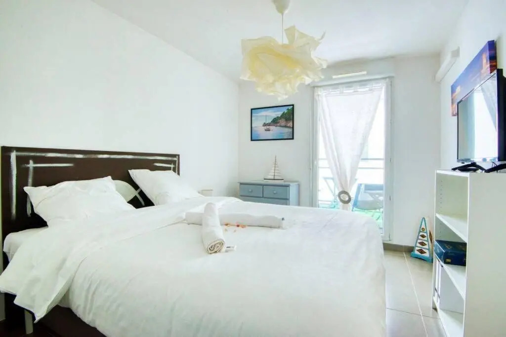 CATALANS-Air-conditioned, balcony 2 min walk Catalans Beach