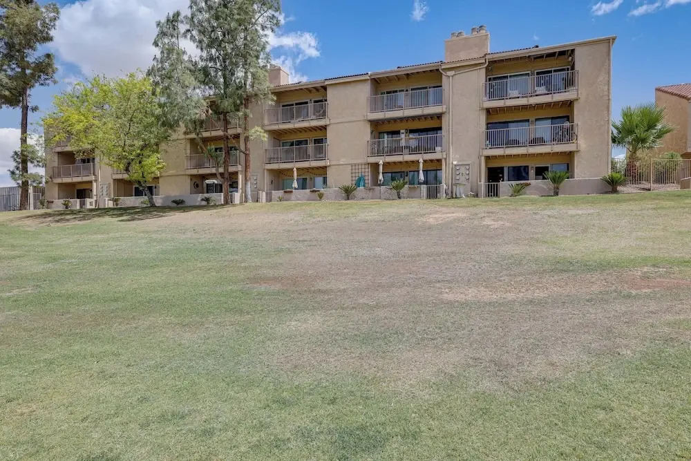 Golf Views & Pool Access: Central Scottsdale Condo