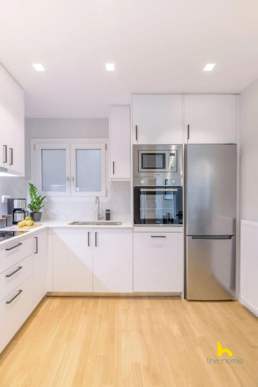 Sun-Splashed 2-BDR Corner Apartment with Hillside views!