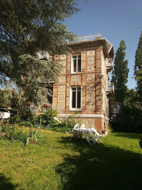 Les Roches