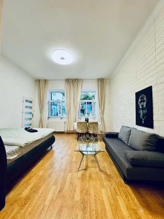 2-Bedroom Apartment Steps from Central Area