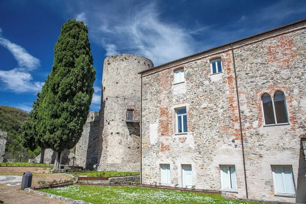 La Casa Fra gli Ulivi luxury apartments with pool near Cinque Terre and Tuscany